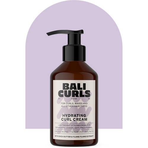 Bali Curls Hydrating Curl Cream Produktabbildung vor Lavendel fabrenem Bogen mit transparentem Hintergrund