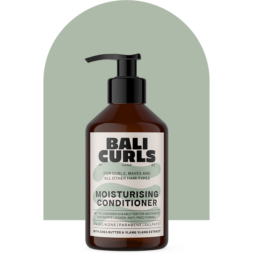 Bali Curls Moisturising Conditioner Produktabbildung vor Minz-grüner Bogenform