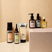 Abbildung verschiedenster Bali Curls Produkte auf einer Steinernen Ablage