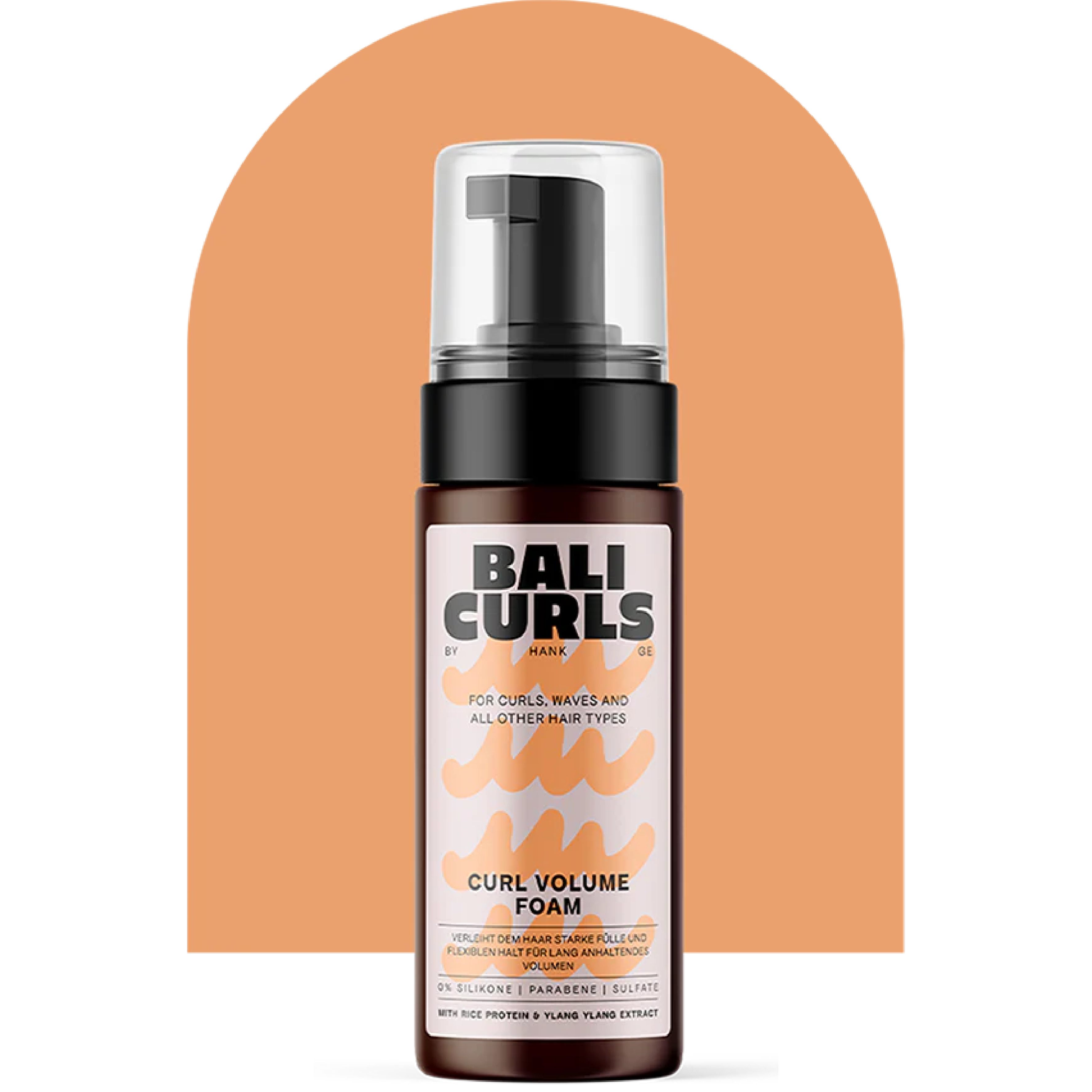Bali Curls Curl Volume Foam Produktabbildung vor Orangenem Bogen mit Transparentem Hintergrund