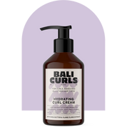 Bali Curls Hydrating Curl Cream Produktabbildung vor Lavendel farbenem Bogen mit Transparentem Hintergrund