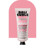 Bali Curls Total Repair SOS Protein Treatment Produktabbildung vor pinkem Bogen mit Transparentem Hintergrund